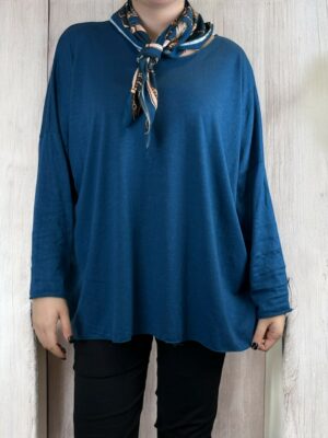 Μπλούζα με λεπτομέρεια αλυσιδα με φουλάρι