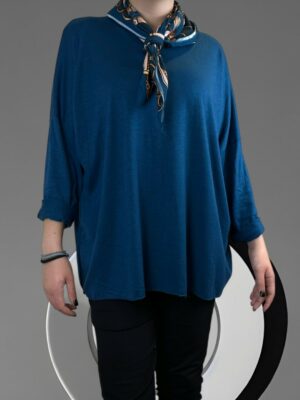 Μπλούζα με λεπτομέρεια αλυσιδα με φουλάρι