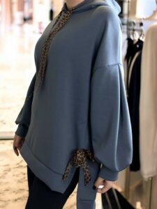 Μπλούζα φούτερ με λεοπάρ λεπτομέρειες