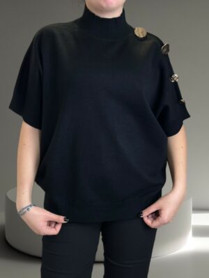 Μοντέρνο κοντομάνικο πουλόβερ με stylish κουμπιά