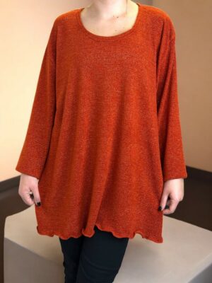 Μονόχρωμη μπλούζα σε πορτοκαλί για καθημερινό look