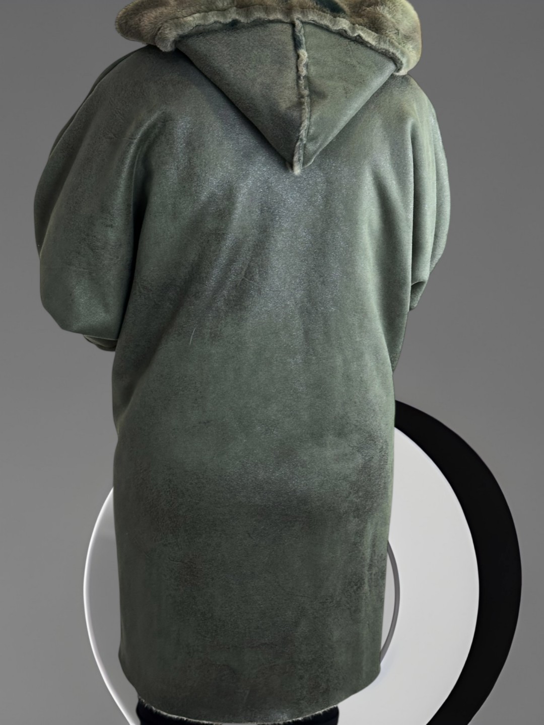 Κομψό μακρύ παλτό-ζακέτα με επένδυση γούνας Κομψό μακρύ παλτό-ζακέτα με επένδυση γούνας