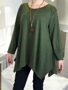 Μπλούζα με αξεσουάρ που τραβά τα βλέμματα