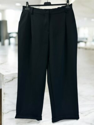 Ελαστικό παντελόνι με κουμπί και τέλεια εφαρμογή