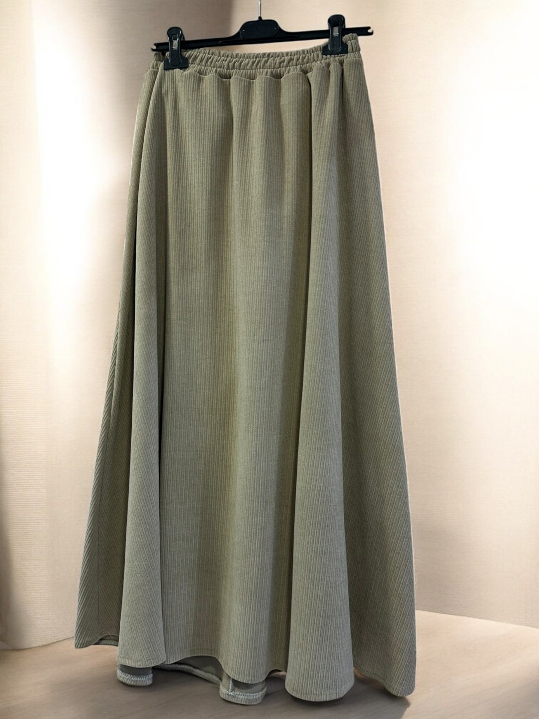 Φούστα κοτλέ με λάστιχο για καθημερινό στιλ Φούστα κοτλέ με λάστιχο για καθημερινό στιλ