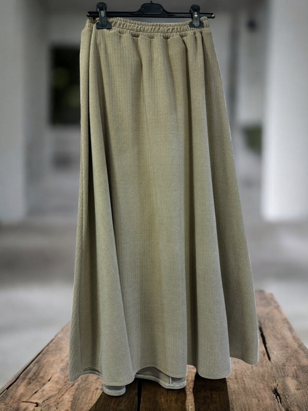 Φούστα κοτλέ με λάστιχο για καθημερινό στιλ Φούστα κοτλέ με λάστιχο για καθημερινό στιλ