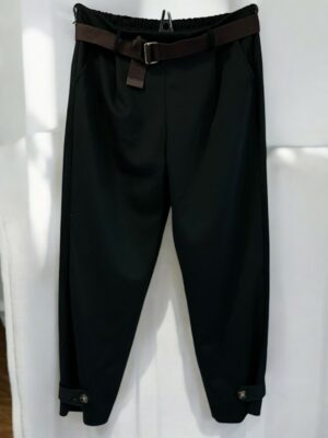 Παντελόνι με ζώνη και λεπτομέρειες