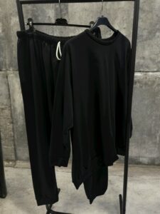 Άνετο σετ φόρμας σούπερ πλας σάιζ για όλες τις ώρες