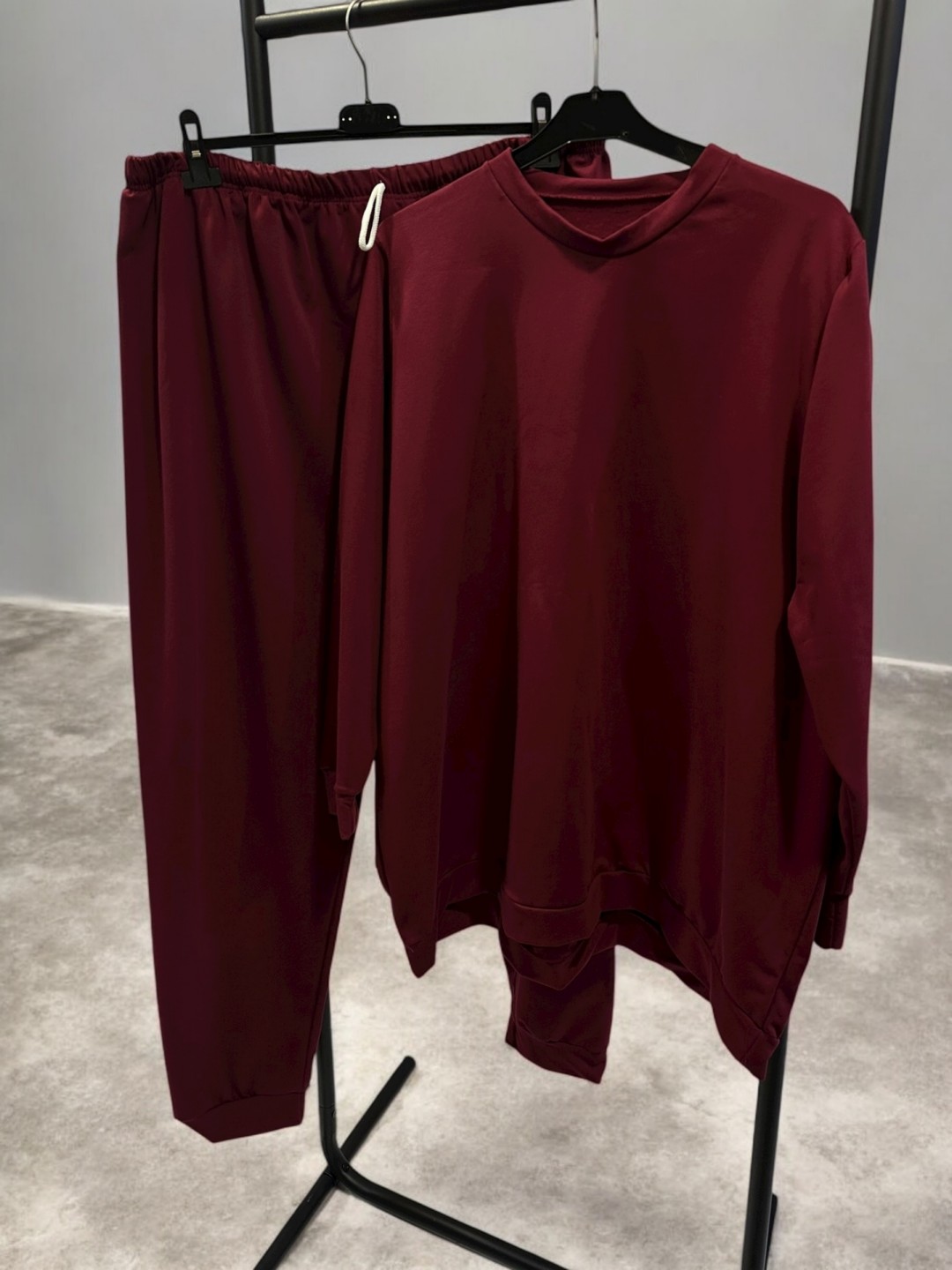 Άνετο σετ φόρμας σούπερ πλας σάιζ για όλες τις ώρες Άνετο σετ φόρμας σούπερ πλας σάιζ για όλες τις ώρες