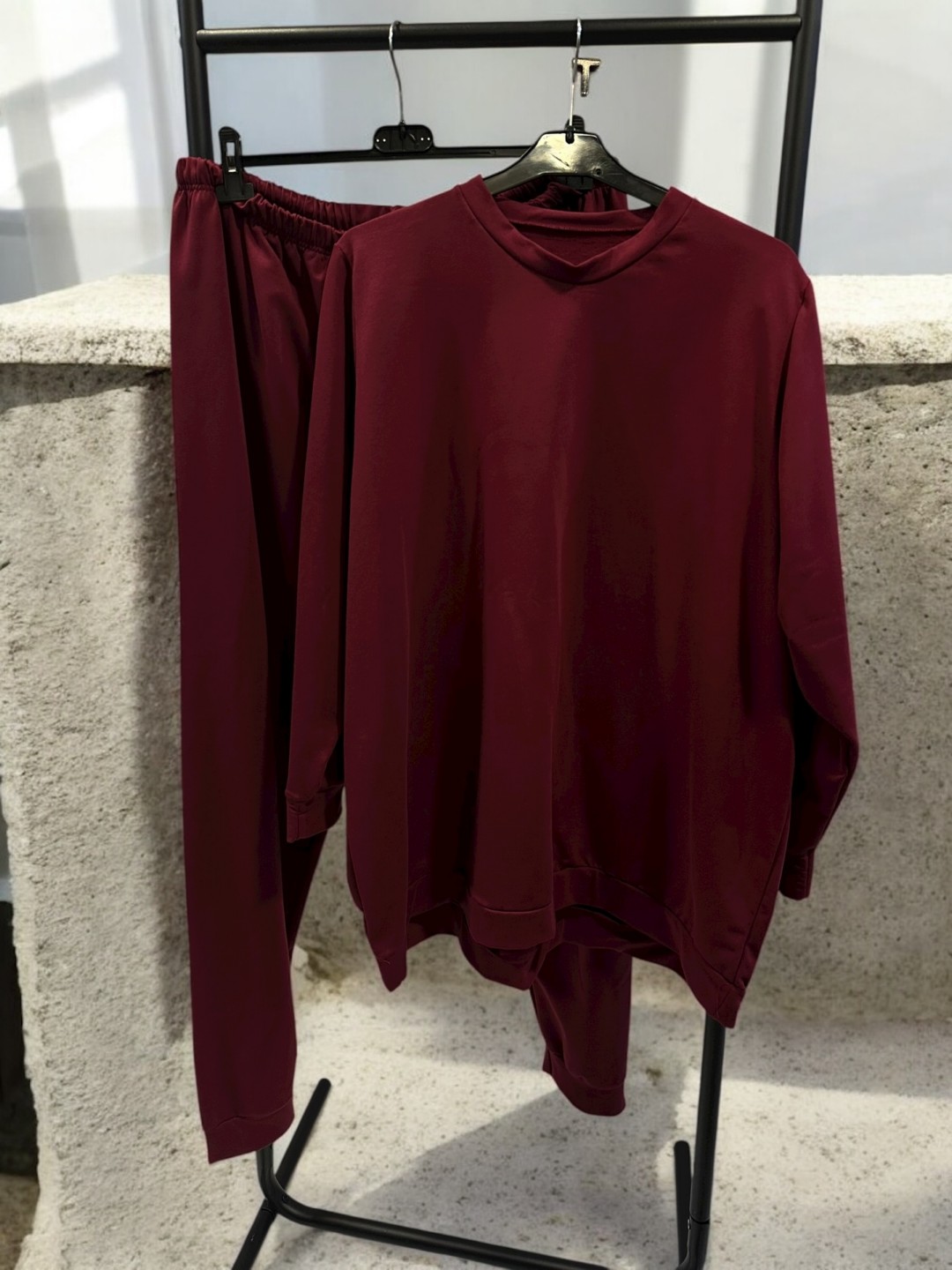 Άνετο σετ φόρμας σούπερ πλας σάιζ για όλες τις ώρες Άνετο σετ φόρμας σούπερ πλας σάιζ για όλες τις ώρες