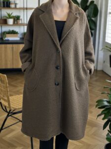 Παλτό μπουκλέ με άνετη γραμμή plus size
