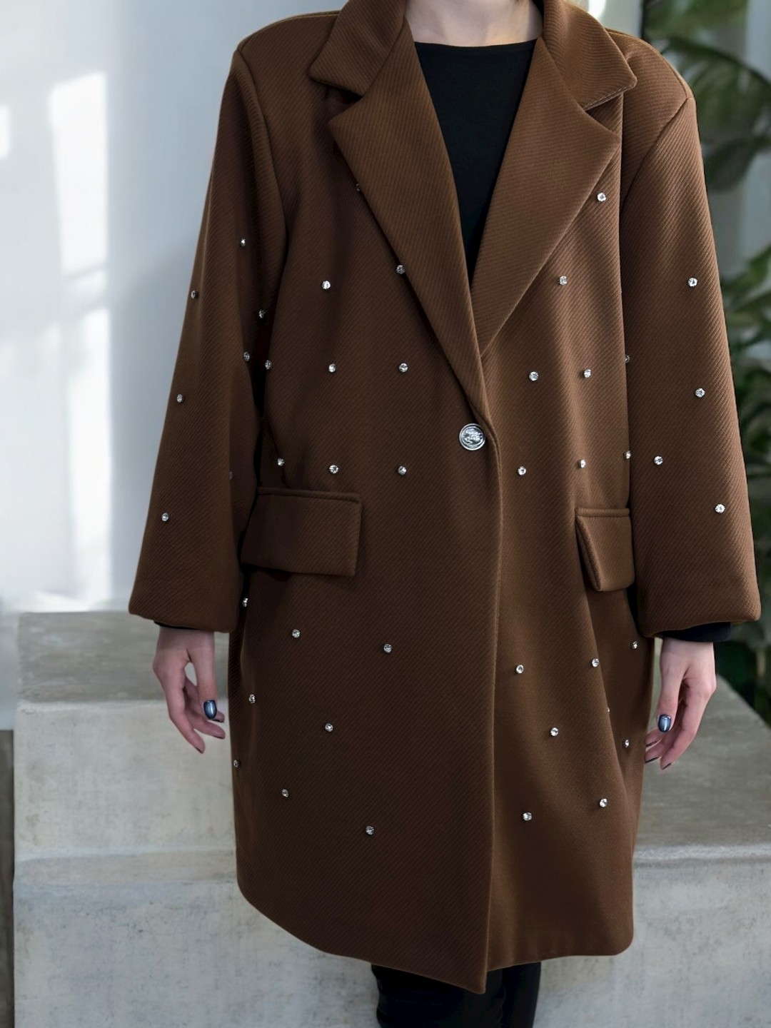 Λαμπερή παλτό ζακέτα plus size με στρας λεπτομέρειες Λαμπερή παλτό ζακέτα plus size με στρας λεπτομέρειες