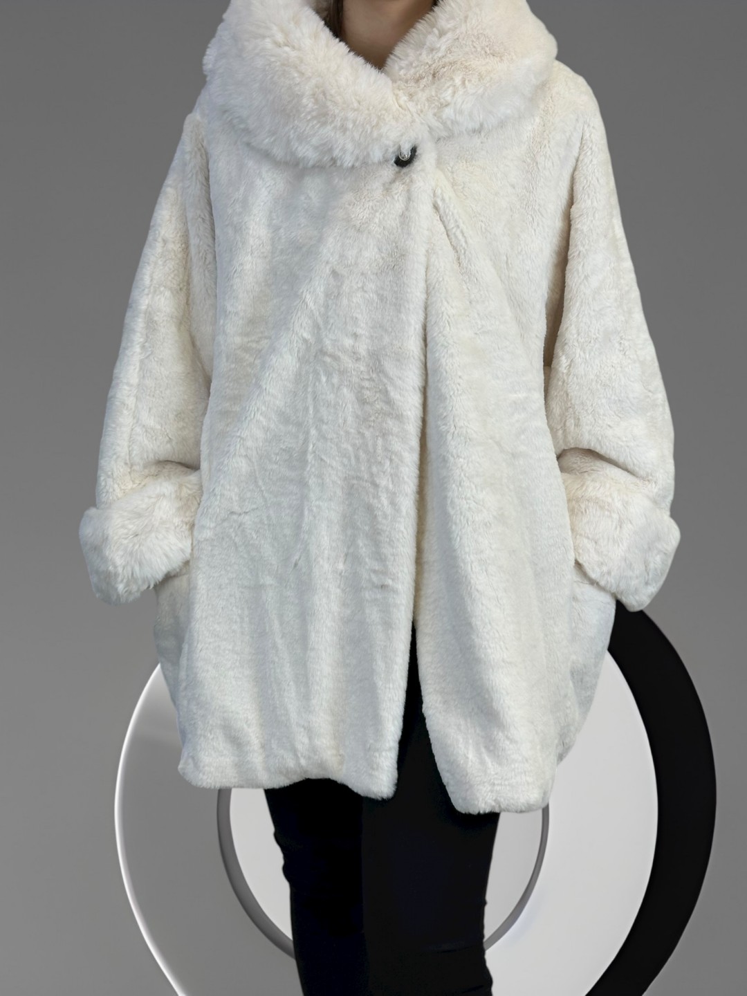 Μοντέρνα γούνα plus size με κούμπωμα επάνω Μοντέρνα γούνα plus size με κούμπωμα επάνω