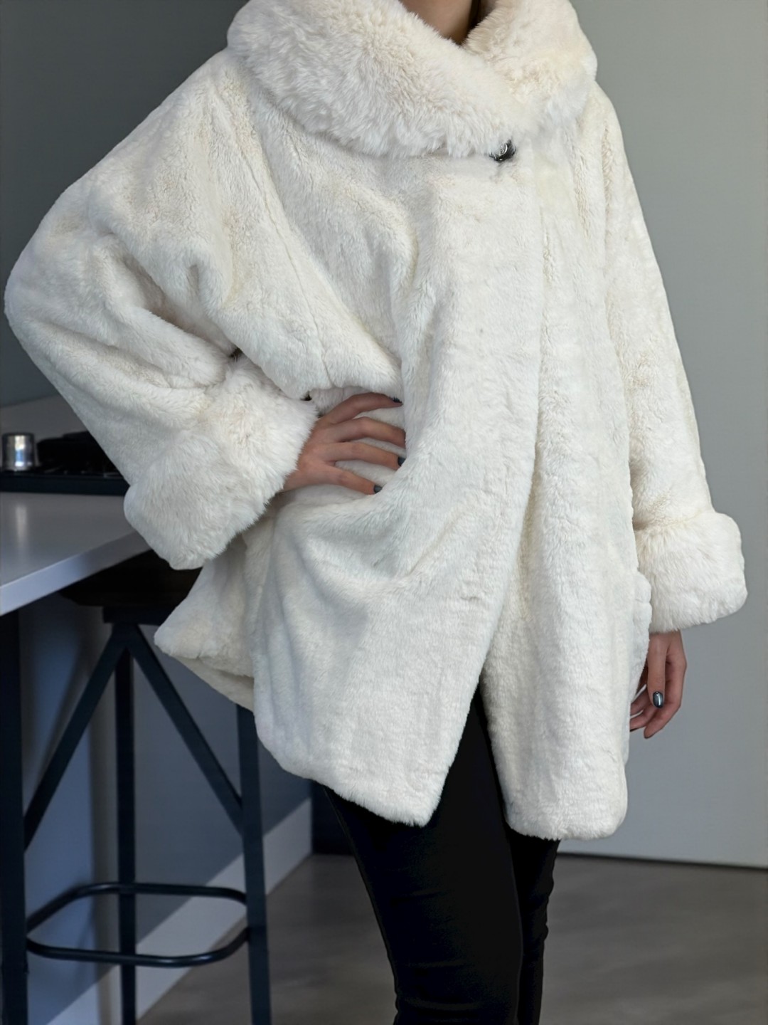 Μοντέρνα γούνα plus size με κούμπωμα επάνω Μοντέρνα γούνα plus size με κούμπωμα επάνω