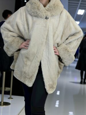 Μοντέρνα γούνα plus size με κούμπωμα επάνω