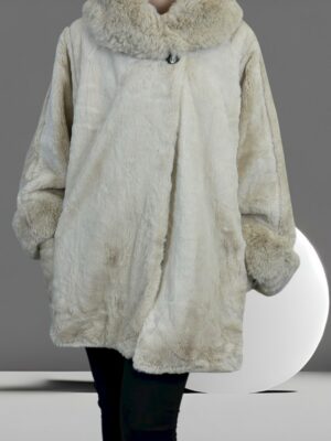 Μοντέρνα γούνα plus size με κούμπωμα επάνω