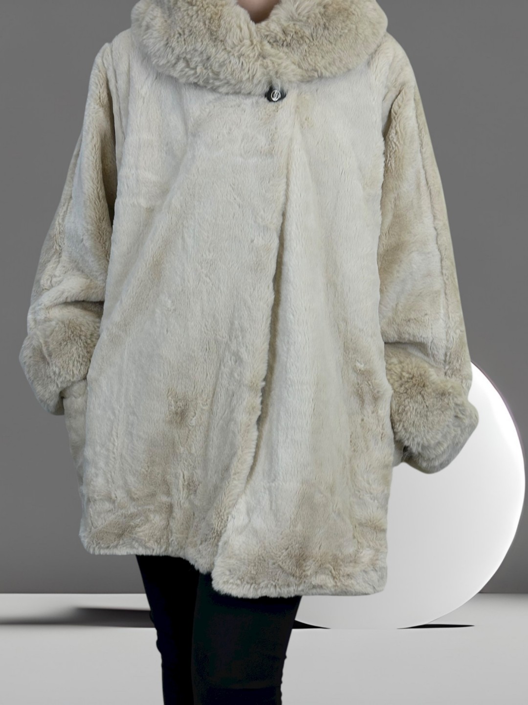 Μοντέρνα γούνα plus size με κούμπωμα επάνω Μοντέρνα γούνα plus size με κούμπωμα επάνω