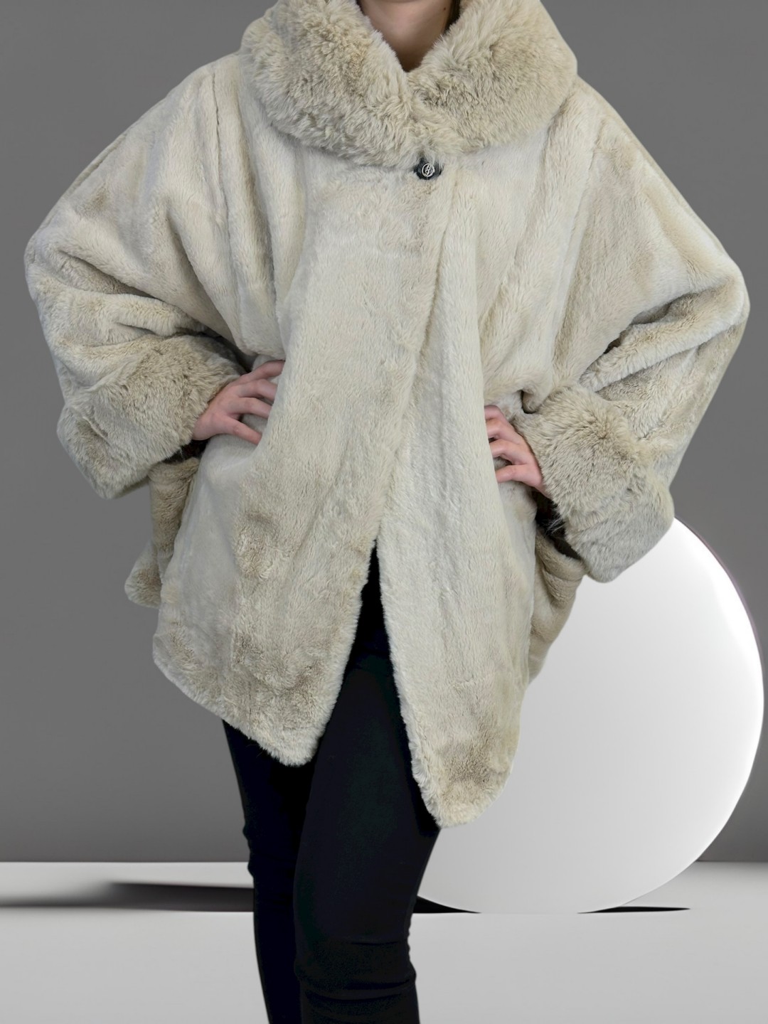 Μοντέρνα γούνα plus size με κούμπωμα επάνω Μοντέρνα γούνα plus size με κούμπωμα επάνω