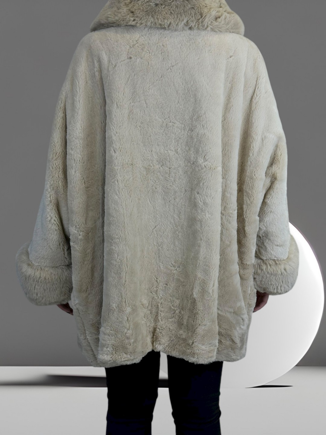 Μοντέρνα γούνα plus size με κούμπωμα επάνω Μοντέρνα γούνα plus size με κούμπωμα επάνω