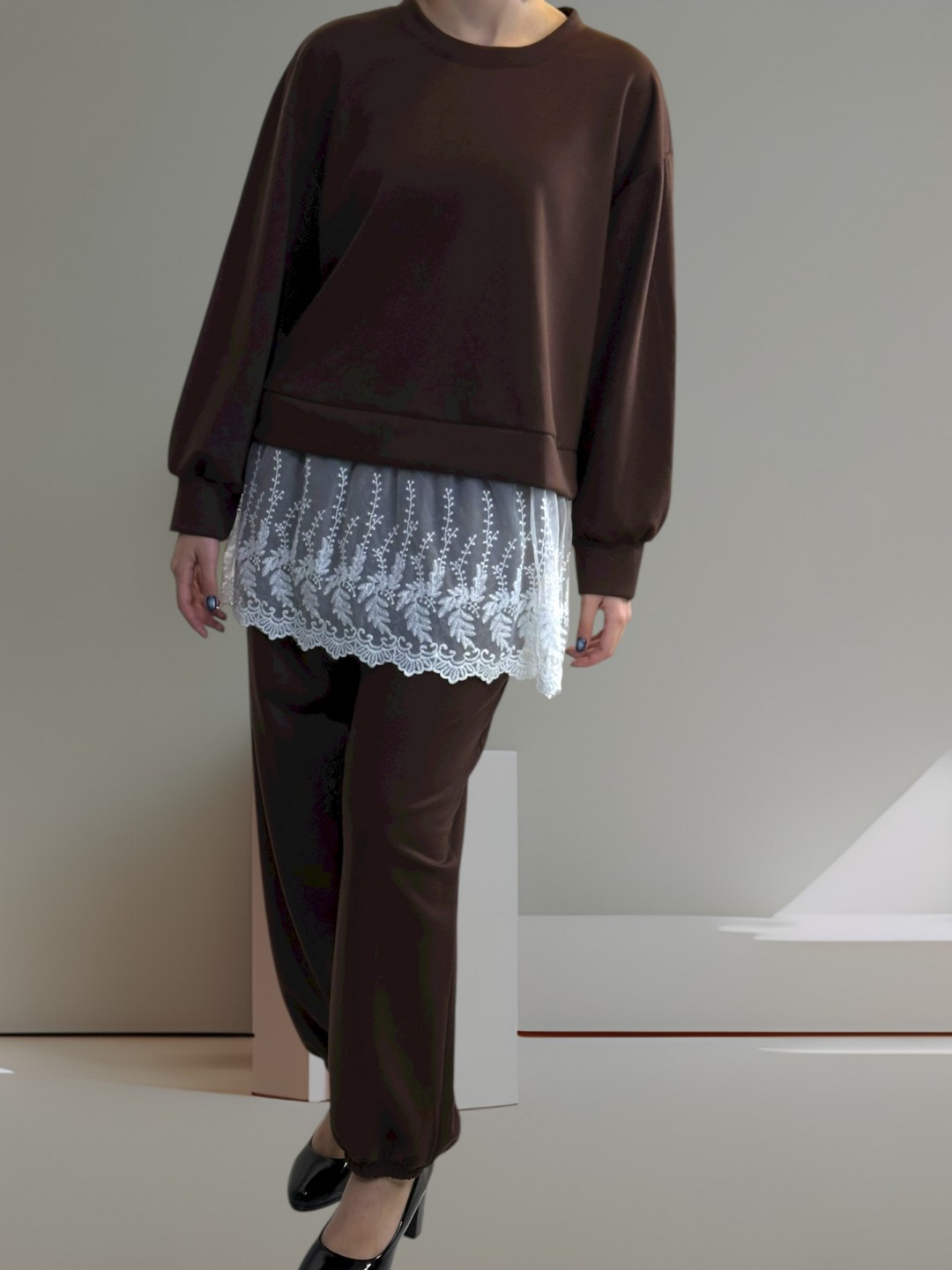 Σετ με ρομαντική λεπτομέρεια δαντέλας Σετ με ρομαντική λεπτομέρεια δαντέλας