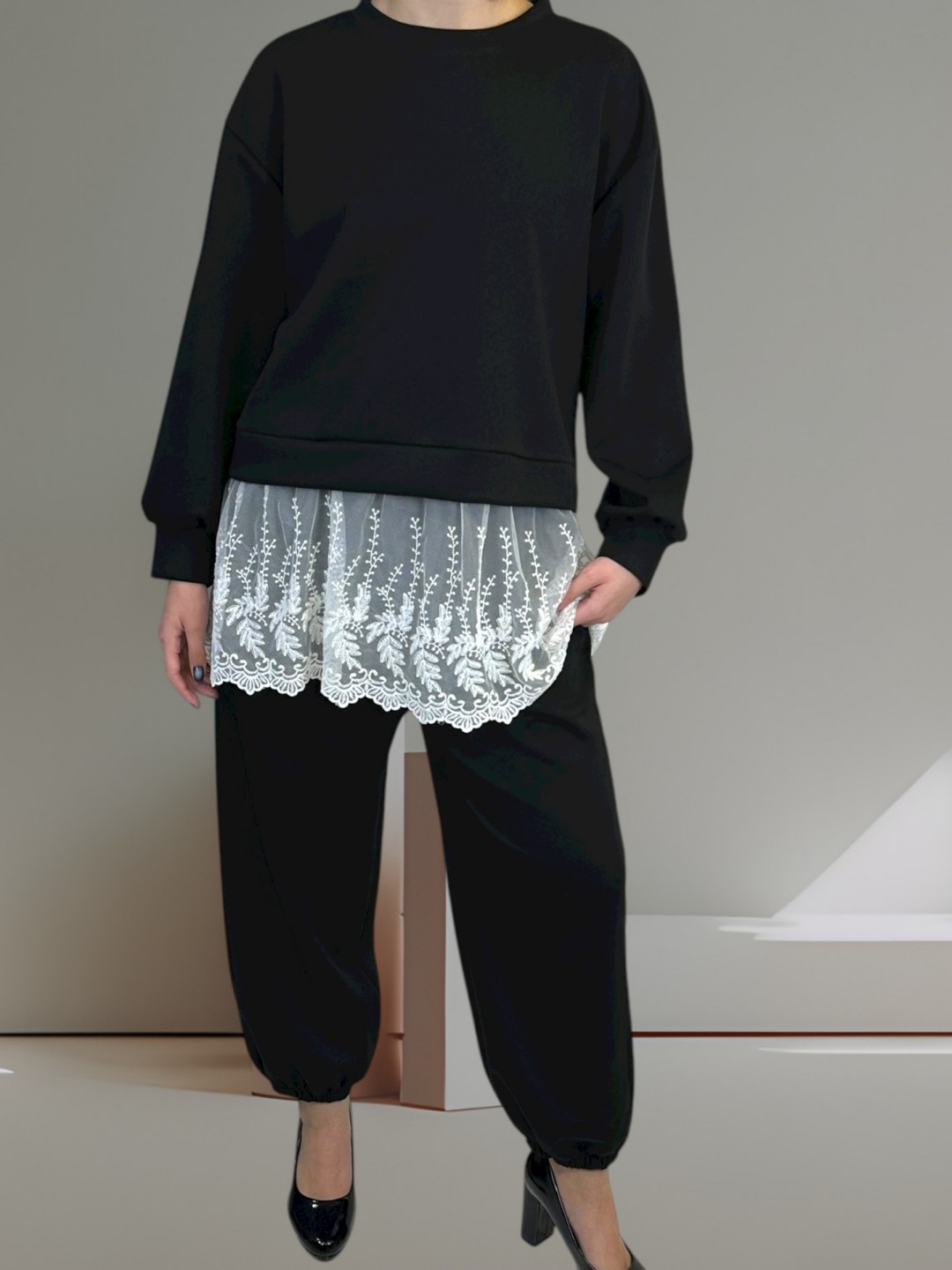 Σετ με ρομαντική λεπτομέρεια δαντέλας Σετ με ρομαντική λεπτομέρεια δαντέλας