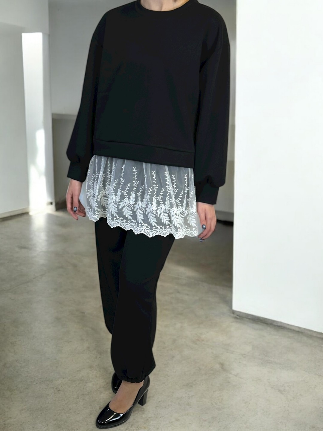 Σετ με ρομαντική λεπτομέρεια δαντέλας Σετ με ρομαντική λεπτομέρεια δαντέλας