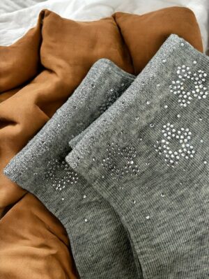 Κάλτσες με Στρας Λουλουδάτο Στυλ<br/><small class="dmm_sku">Κωδικός προϊόντος: 8517-γκρι</small>