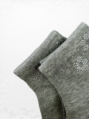 Κάλτσες με Στρας Λουλουδάτο Στυλ<br/><small class="dmm_sku">Κωδικός προϊόντος: 8517-γκρι</small>