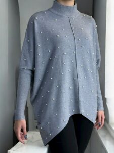 Κομψή μπλούζα με κοντό ζιβάγκο και πολυτελείς πέρλες