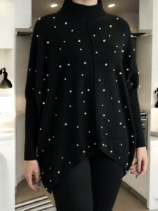 Κομψή μπλούζα με κοντό ζιβάγκο και πολυτελείς πέρλες