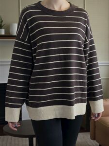 Κομψή μπλούζα με κοντό ζιβάγκο και πολυτελείς πέρλες