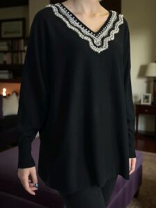 Πουλόβερ με εντυπωσιακό V ντεκολτέ – απλότητα με θηλυκότητα