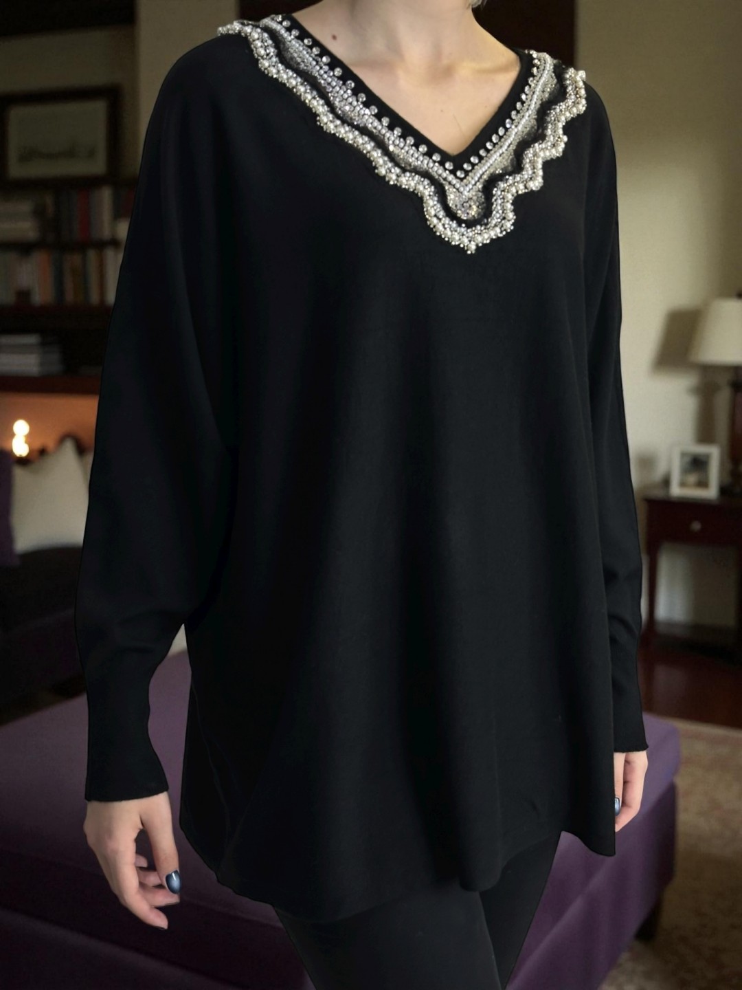 Πουλόβερ με εντυπωσιακό V ντεκολτέ – απλότητα με θηλυκότητα Πουλόβερ με εντυπωσιακό V ντεκολτέ – απλότητα με θηλυκότητα