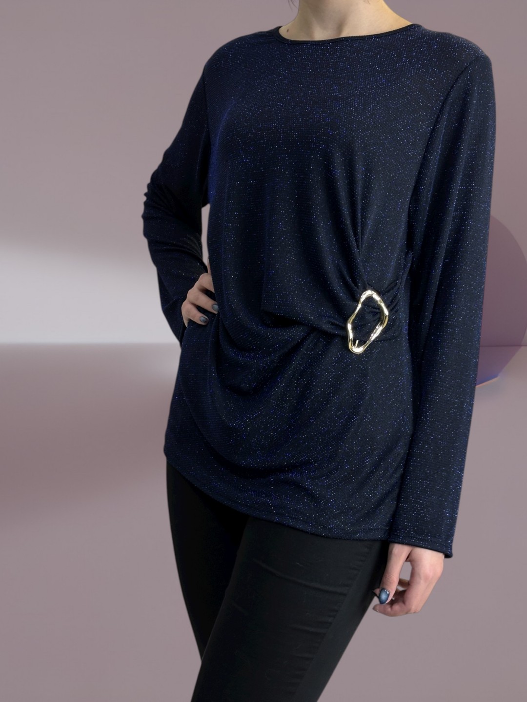 Μπλούζα lurex που αναδεικνύει τη θηλυκότητα με στυλ Μπλούζα lurex που αναδεικνύει τη θηλυκότητα με στυλ