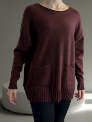 Πουλόβερ σε μαύρο χρώμα με εντυπωσιακές τσέπες εμπρός