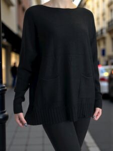 Πουλόβερ σε μαύρο χρώμα με εντυπωσιακές τσέπες εμπρός