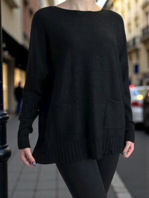 Πουλόβερ σε μαύρο χρώμα με εντυπωσιακές τσέπες εμπρός