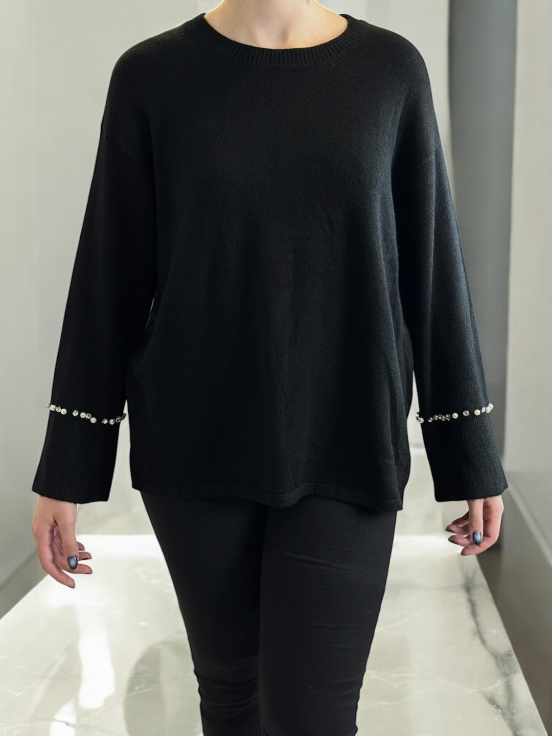 Κομψή Μπλούζα με Πέρλες στα Μανίκια και Απαλό Φραμπαλά Κομψή Μπλούζα με Πέρλες στα Μανίκια και Απαλό Φραμπαλά