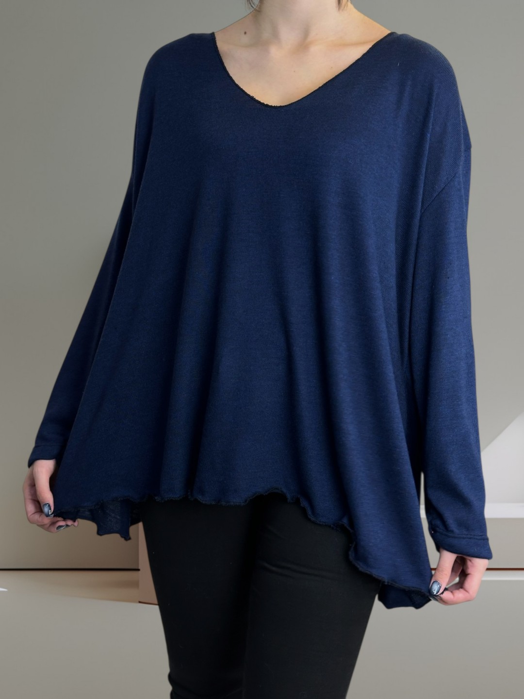 Ελαφριά Μπλούζα με Θηλυκή V Γραμμή Ελαφριά Μπλούζα με Θηλυκή V Γραμμή