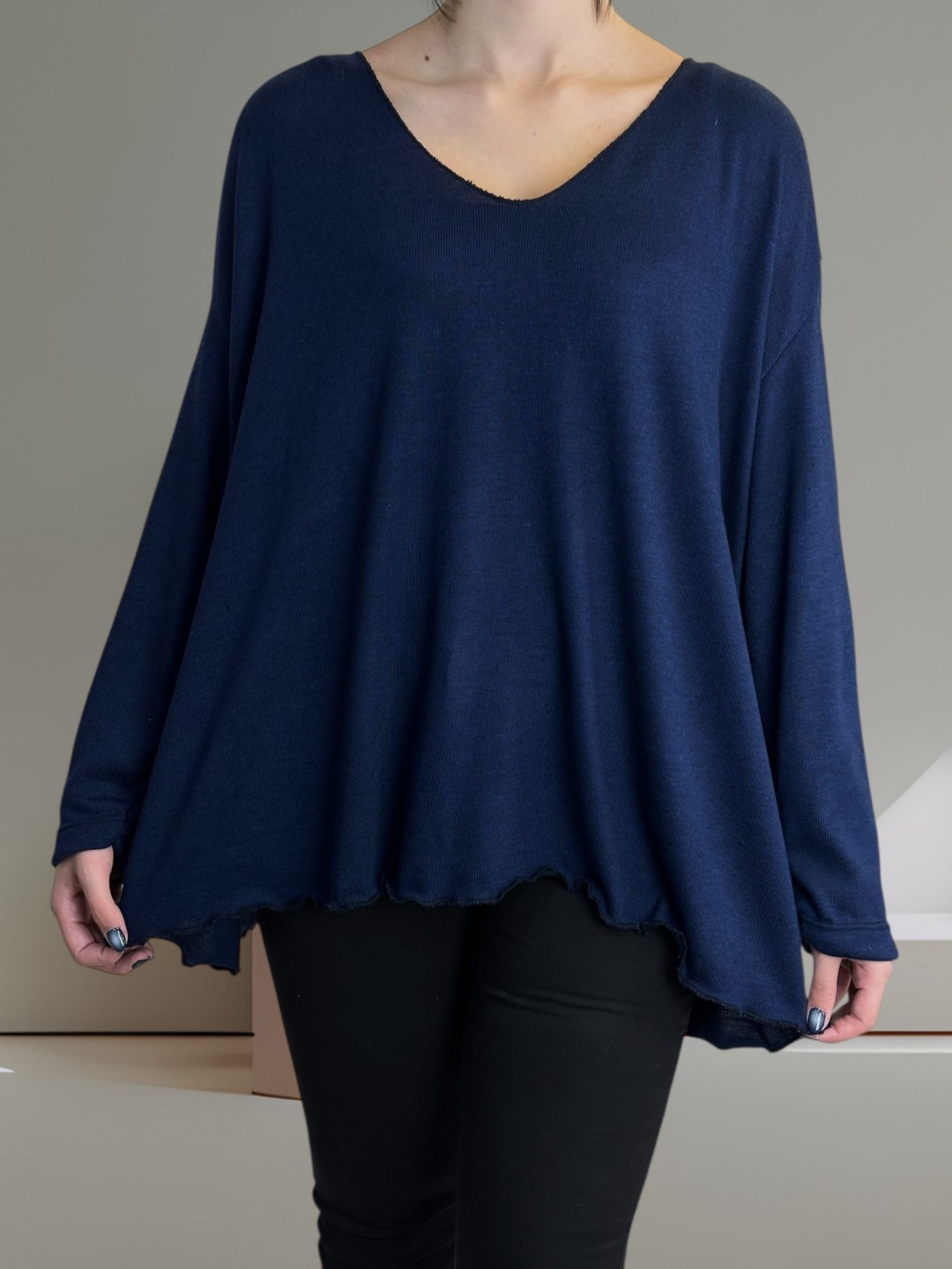 Ελαφριά Μπλούζα με Θηλυκή V Γραμμή Ελαφριά Μπλούζα με Θηλυκή V Γραμμή