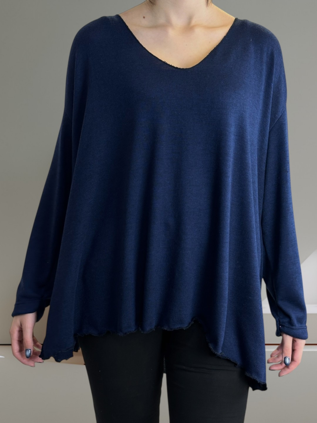 Ελαφριά Μπλούζα με Θηλυκή V Γραμμή Ελαφριά Μπλούζα με Θηλυκή V Γραμμή