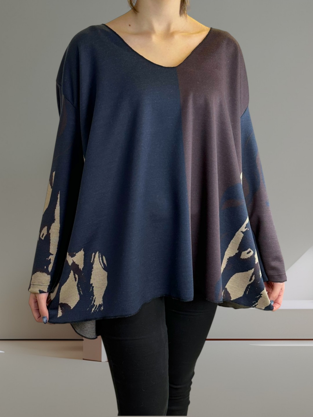 Ελαφριά Μπλούζα με Θηλυκή V Γραμμή Ελαφριά Μπλούζα με Θηλυκή V Γραμμή