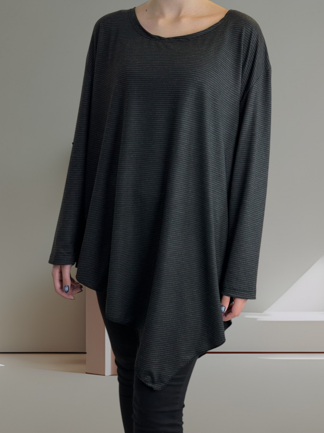 Εντυπωσιακή Μπλούζα με Ασύμμετρο Ντιζάιν Εντυπωσιακή Μπλούζα με Ασύμμετρο Ντιζάιν