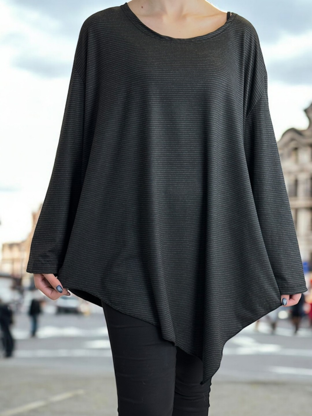 Εντυπωσιακή Μπλούζα με Ασύμμετρο Ντιζάιν Εντυπωσιακή Μπλούζα με Ασύμμετρο Ντιζάιν