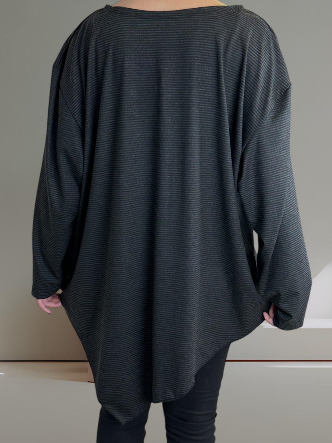 Εντυπωσιακή Μπλούζα με Ασύμμετρο Ντιζάιν Εντυπωσιακή Μπλούζα με Ασύμμετρο Ντιζάιν