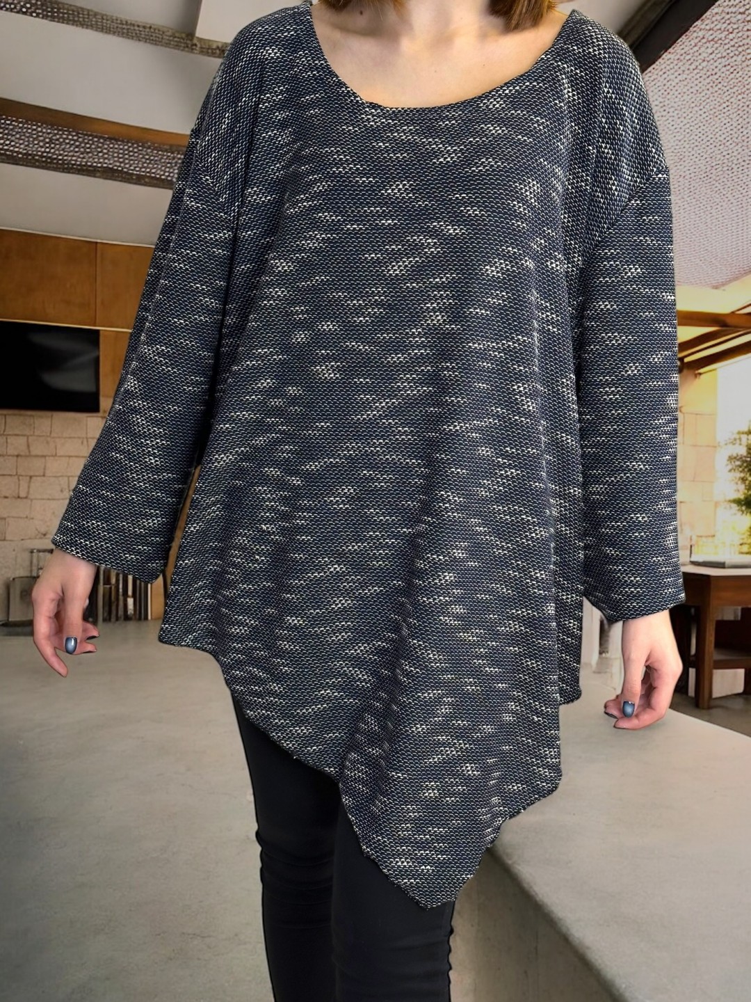 Εντυπωσιακή Μπλούζα με Ασύμμετρο Ντιζάιν Εντυπωσιακή Μπλούζα με Ασύμμετρο Ντιζάιν