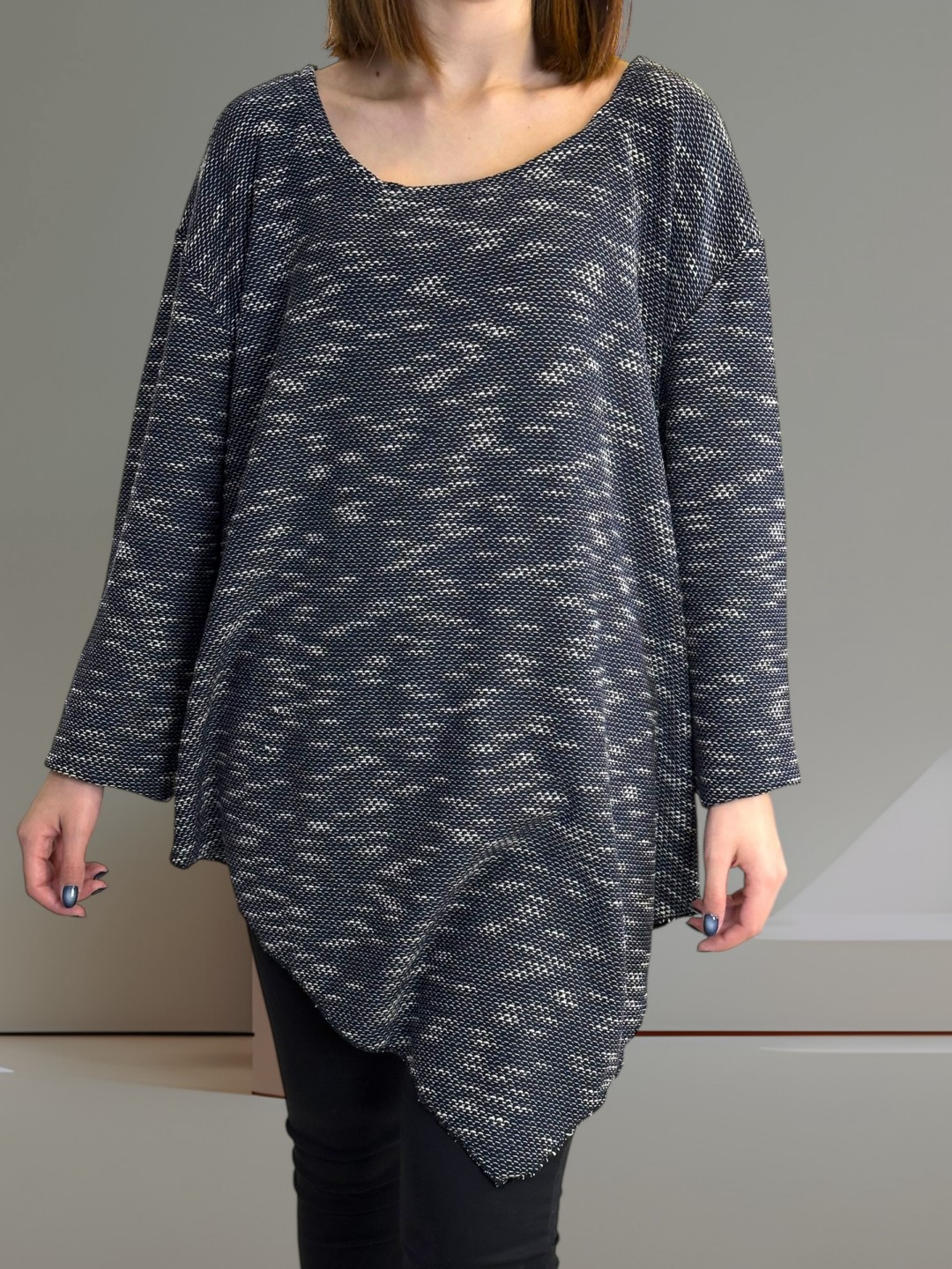 Εντυπωσιακή Μπλούζα με Ασύμμετρο Ντιζάιν Εντυπωσιακή Μπλούζα με Ασύμμετρο Ντιζάιν