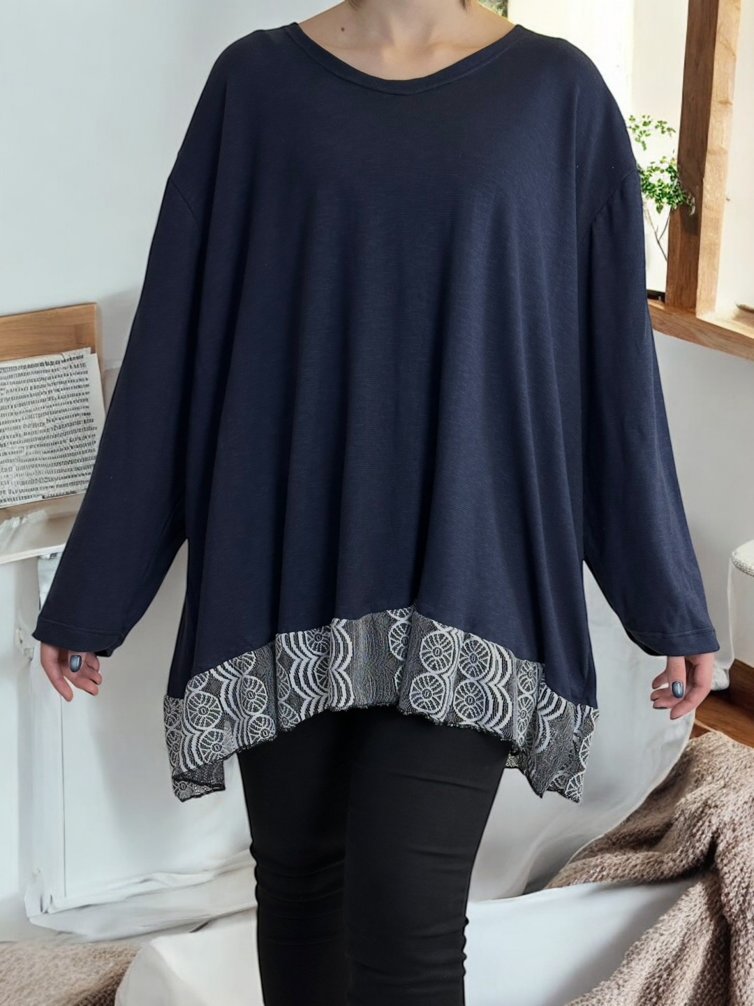 Μπλούζα με Δαντελένιο Τελείωμα Μπλούζα με Δαντελένιο Τελείωμα