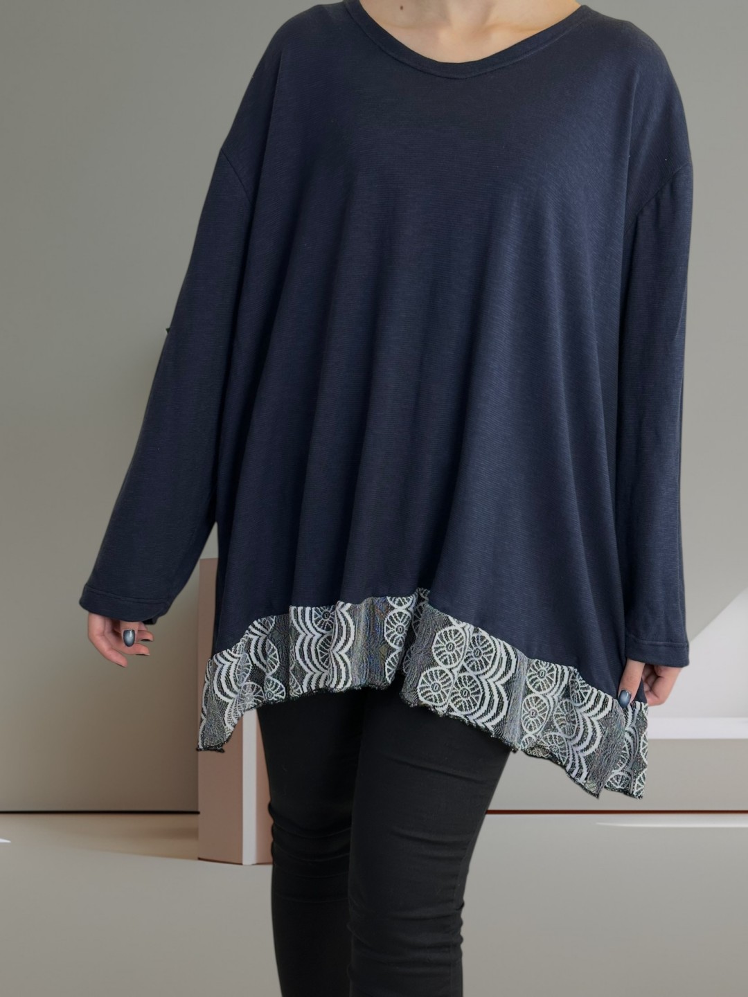 Μπλούζα με Δαντελένιο Τελείωμα Μπλούζα με Δαντελένιο Τελείωμα