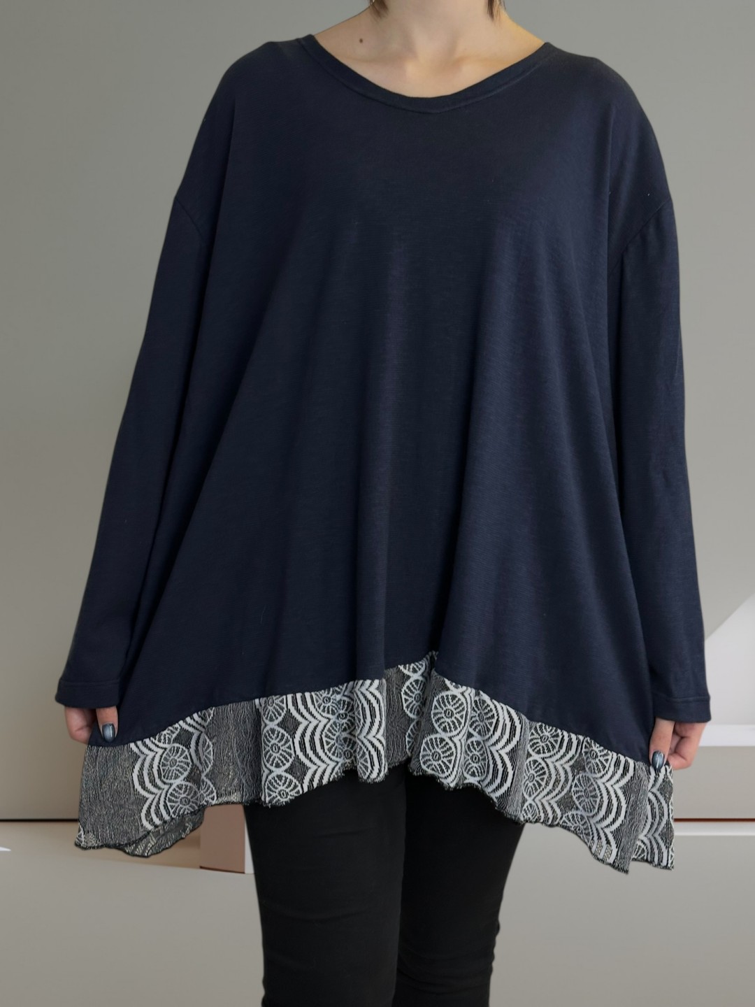 Μπλούζα με Δαντελένιο Τελείωμα Μπλούζα με Δαντελένιο Τελείωμα